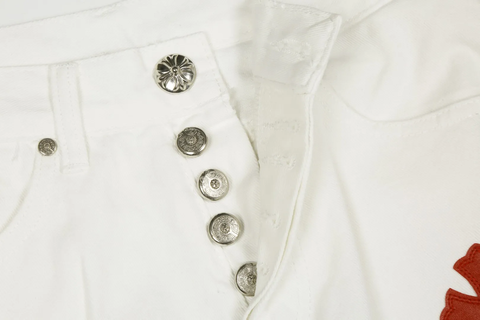 P280 - Chrome Hearts/Chrome Hearts 25ss classic white cow series colored leather cross washed color cloth unisex denim trousers - Vibe style straight stacked god-level version - carbon fine bias denim color cloth - old vintage complete set of hardware - Chrome Hearts white cow series The high version uses high-ounce customized fabrics, fermentation washing and soft color fixation, soft and thick to wear, the details are all made by hand-polished craftsmanship, all-over jacquard fabrics, unique design style After multiple processes to create a full retro feel, a niche and unique non-contrast shirt, custom-made distressed spray-painted buttons, every detail is crafted with craftsmanship. Color: Picture color Code number: 28-36